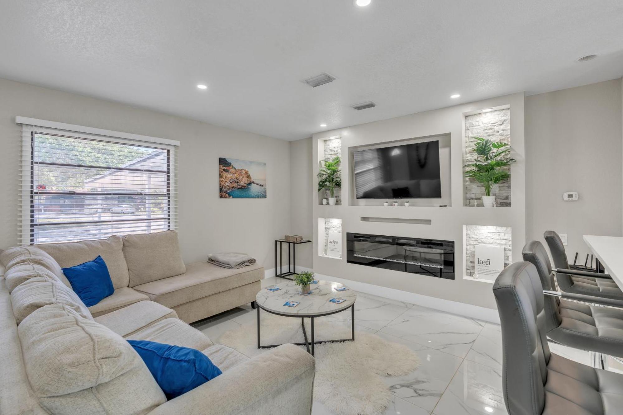 Stunning Modern Home In Tampa With Pool - Just 5 Minutes From Airport! 外观 照片
