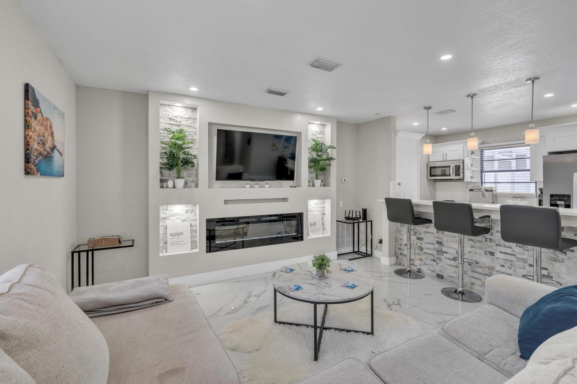 Stunning Modern Home In Tampa With Pool - Just 5 Minutes From Airport! 外观 照片