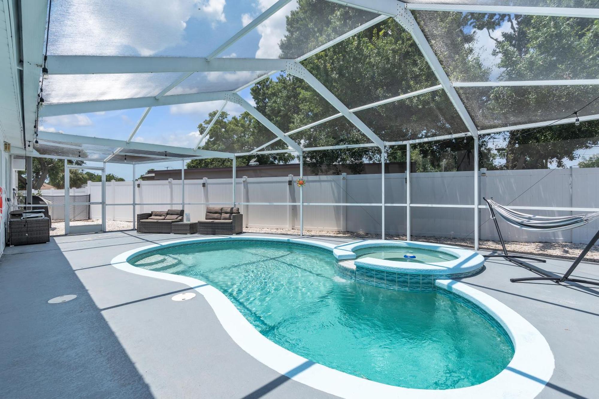Stunning Modern Home In Tampa With Pool - Just 5 Minutes From Airport! 外观 照片