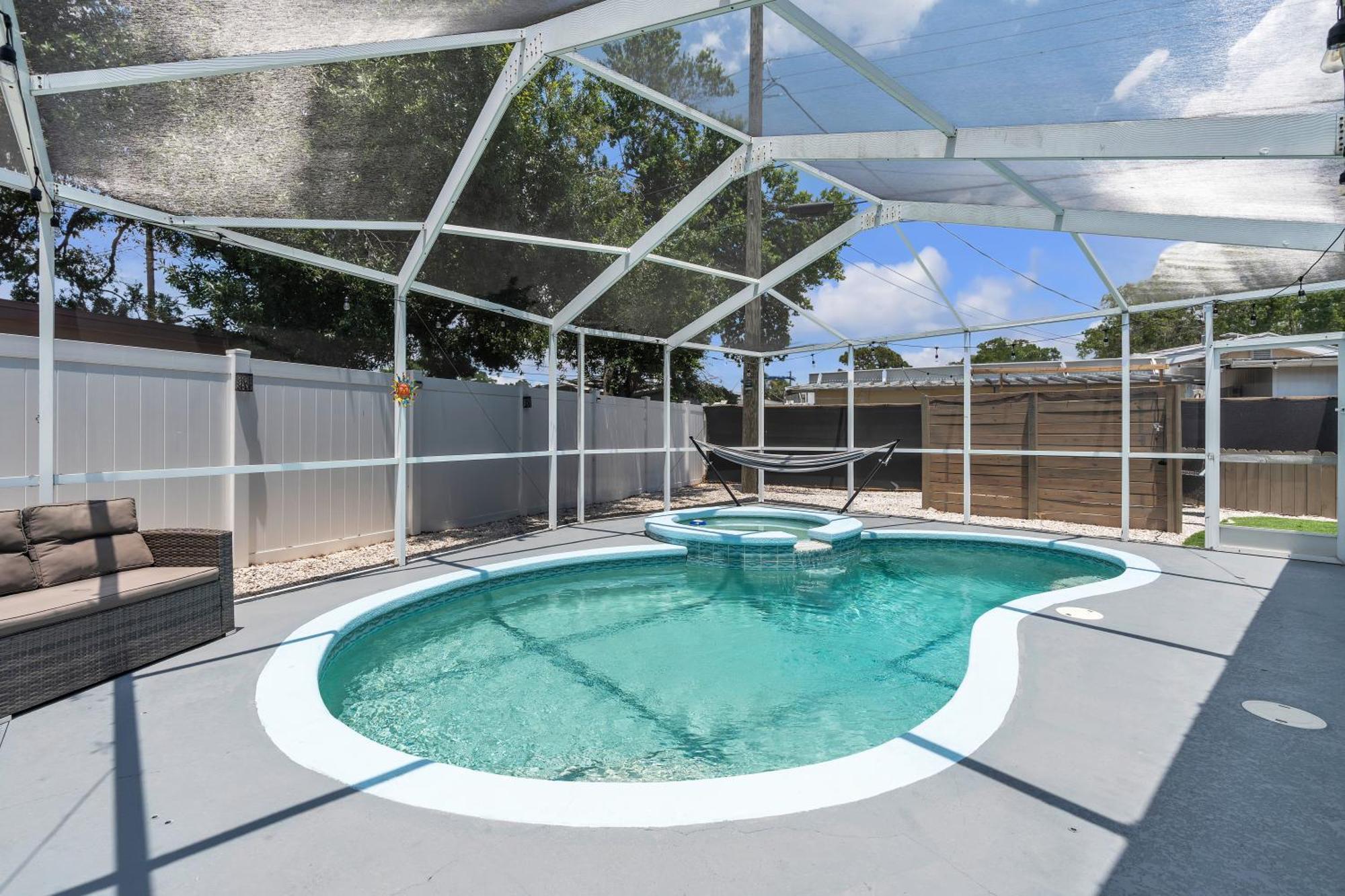 Stunning Modern Home In Tampa With Pool - Just 5 Minutes From Airport! 外观 照片