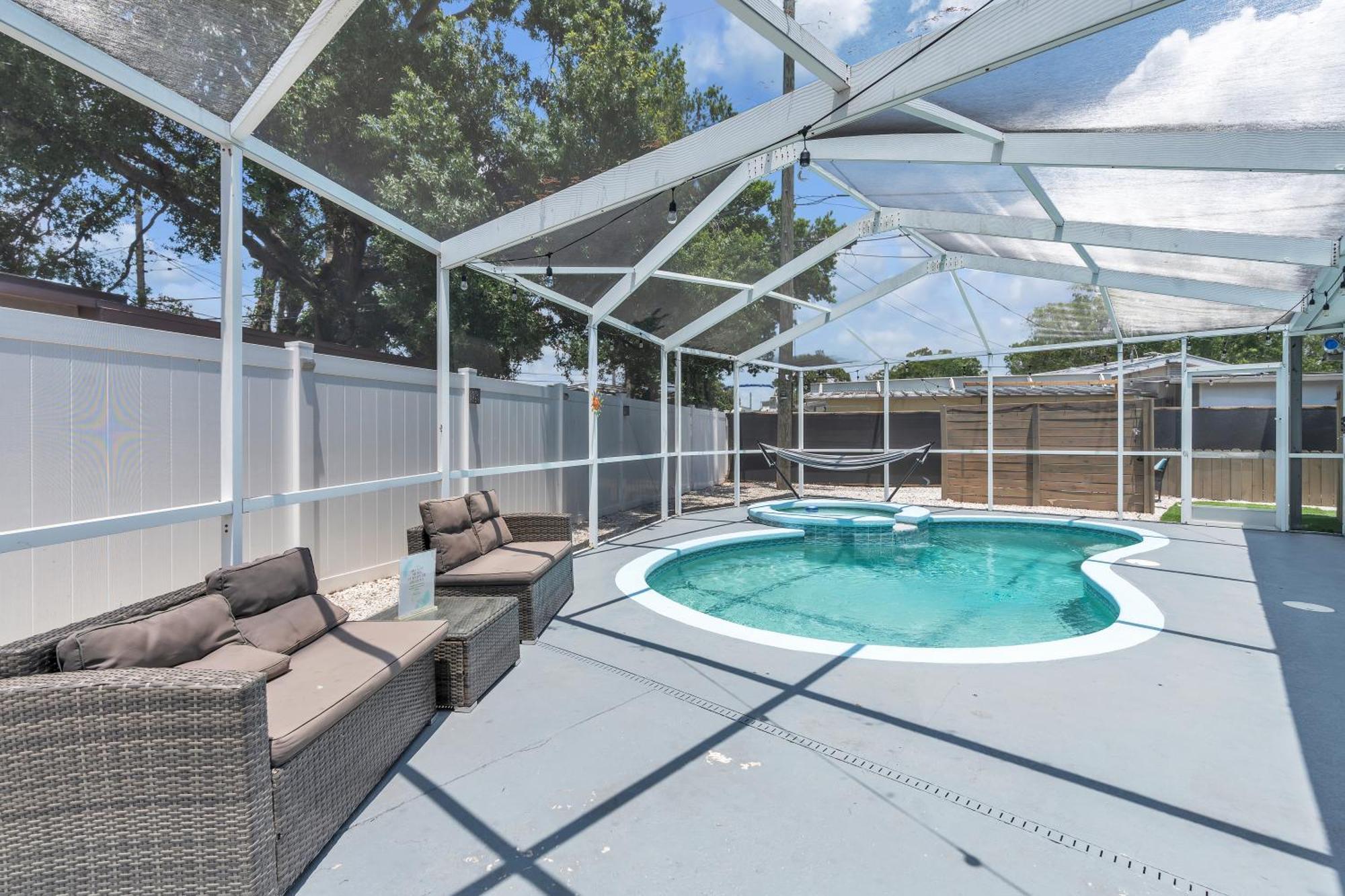 Stunning Modern Home In Tampa With Pool - Just 5 Minutes From Airport! 外观 照片